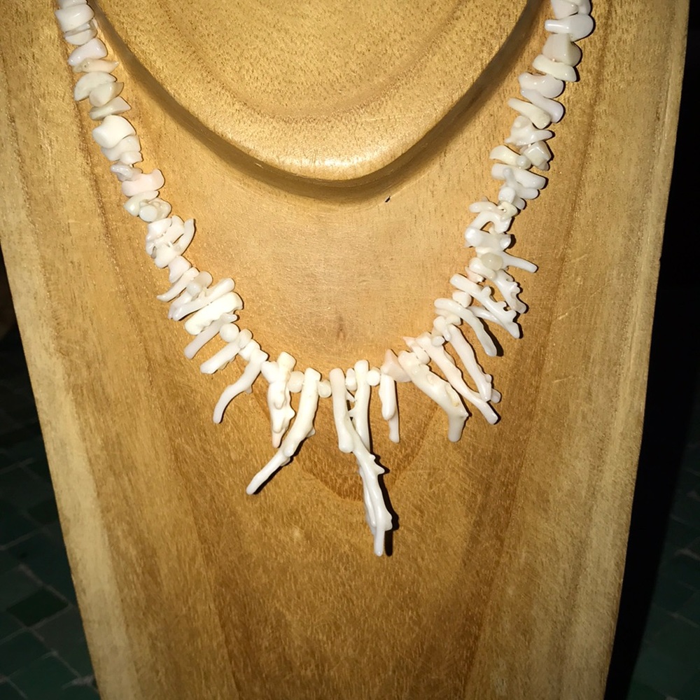 Vintage FAUX coral and puka shell necklace